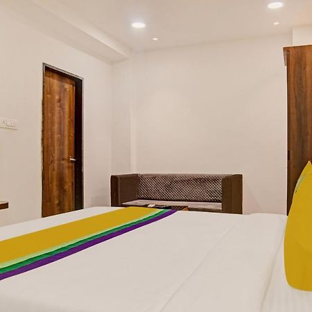 Itsy Hotels Phoenix Indore Buitenkant foto